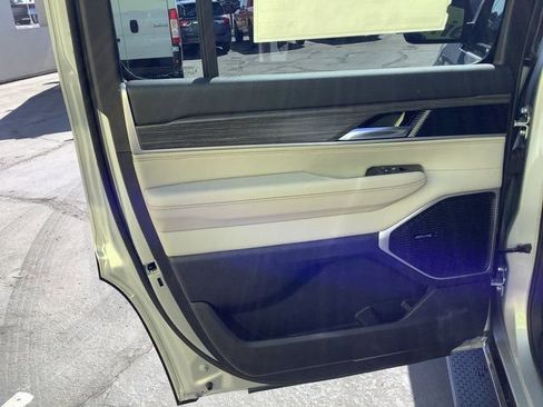 New 2023 Jeep Wagoneer Series III w/ Preferred Equipment Group image 29