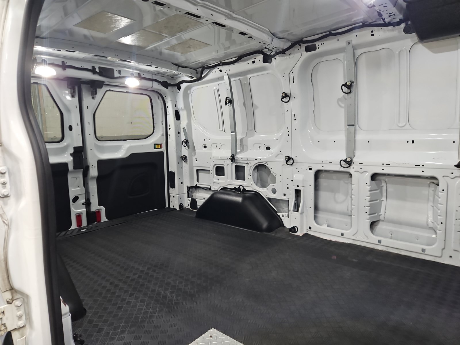 Used 2018 Ford Transit 250 130 Low Roof w/ Exterior Upgrade Package RWD image 17