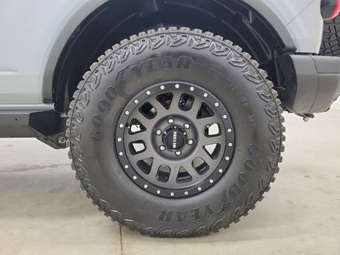 Used 2021 Ford Bronco Badlands image 11