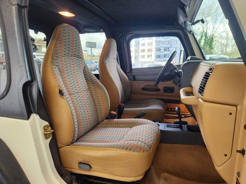 Used 1997 Jeep Wrangler SE image 4