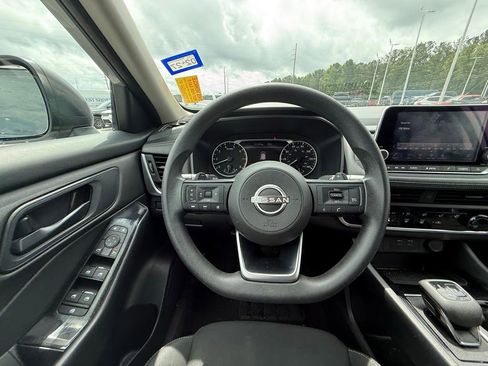 Used 2024 Nissan Rogue S AWD/4WD image 9