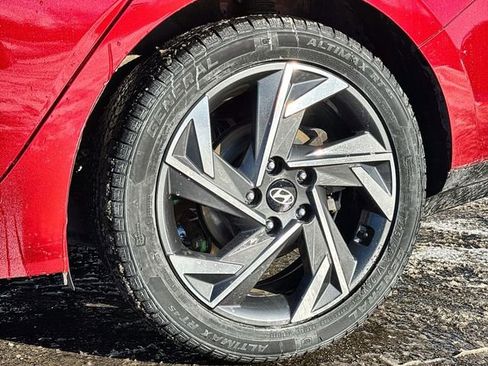 Used 2024 Hyundai Elantra Limited image 18