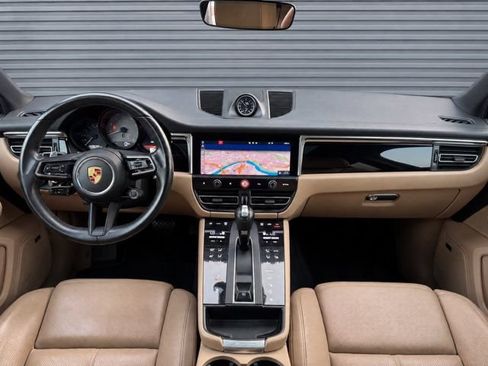Certified 2022 Porsche Macan S AWD/4WD image 18