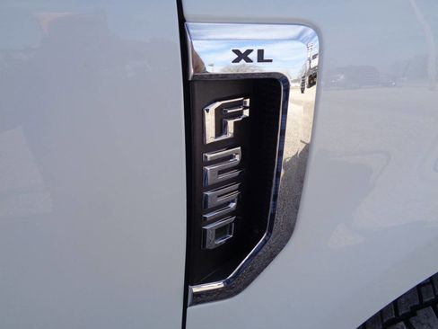 Used 2022 Ford F250 XL w/ Power Equipment Group image 24