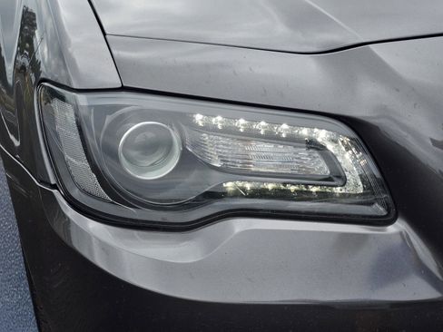 Used 2019 Chrysler 300 S RWD image 4