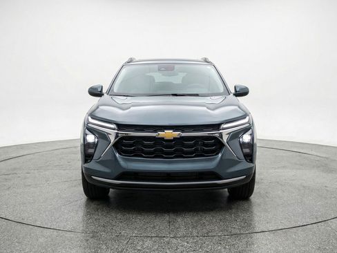 Used 2025 Chevrolet Trax LT image 1