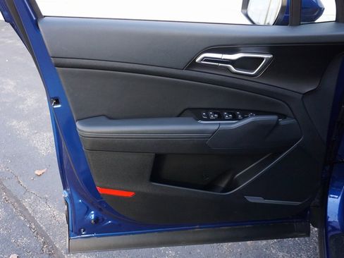 Used 2025 Kia Sportage EX image 24