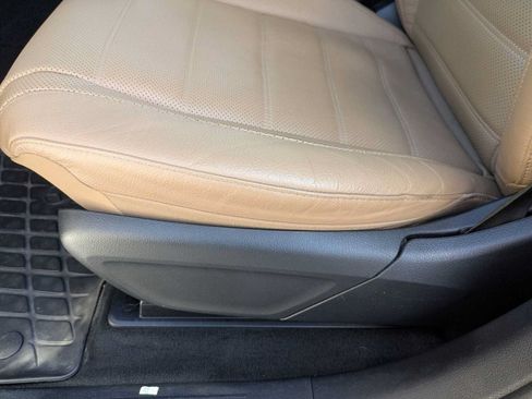 Used 2024 Mercedes-Benz GLE 450e 4MATIC image 7
