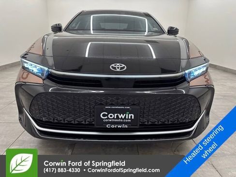 Used 2023 Toyota Crown Platinum image 7