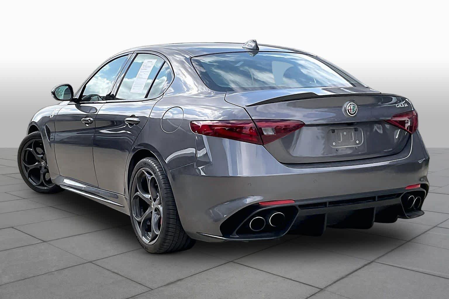Used 2018 Alfa Romeo Giulia Quadrifoglio w/ Driver Assist Dynamic Package RWD image 12