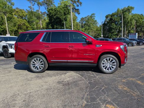 Used 2024 GMC Yukon Denali w/ Advanced Technology Package AWD/4WD image 3