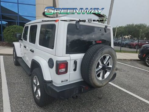 Used 2022 Jeep Wrangler Unlimited Sahara w/ Cold Weather Group AWD/4WD image 6