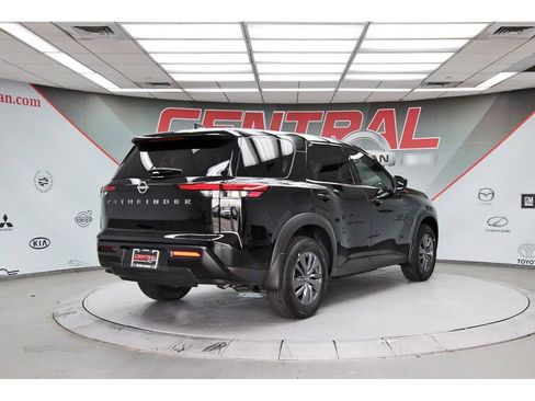 New 2026 Nissan Pathfinder S image 5