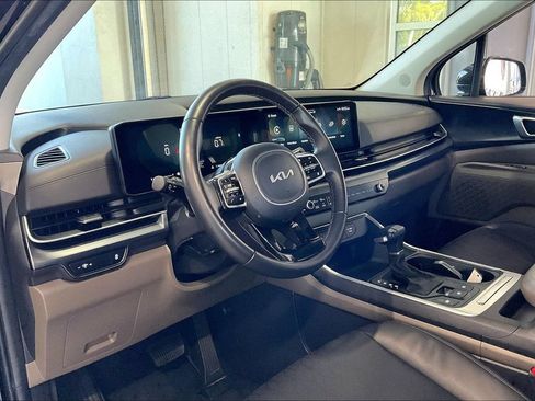 Used 2026 Kia Carnival FWD image 4