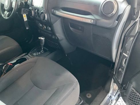 Used 2018 Jeep Wrangler Unlimited Sport S AWD/4WD image 22