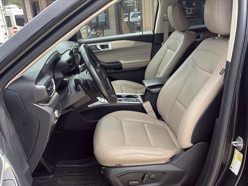 Used 2020 Ford Explorer XLT w/ Equipment Group 202A AWD/4WD image 9