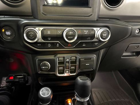 Used 2022 Jeep Gladiator Sport image 16