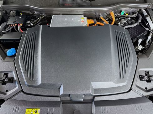 Certified 2023 Audi e-tron Premium w/ Convenience Plus Package image 31