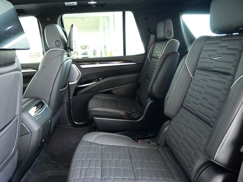 Used 2025 Cadillac Escalade Sport Platinum image 18