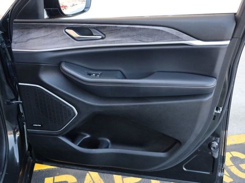 Used 2022 Jeep Grand Cherokee L Limited w/ Trailer Tow Group (B) image 23