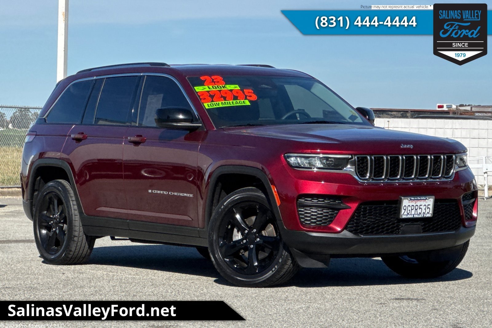 Used 2023 Jeep Grand Cherokee Laredo AWD/4WD image 1