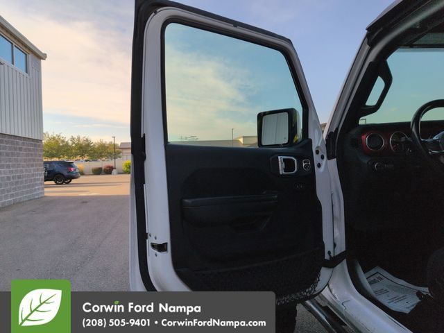 Used 2020 Jeep Gladiator Rubicon w/ Trailer Tow Package AWD/4WD image 10