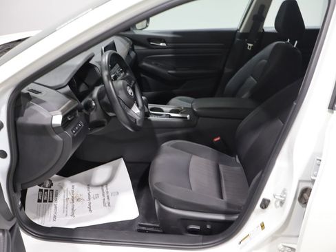 Used 2025 Nissan Altima 2.5 SV FWD image 11