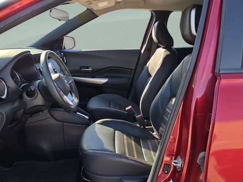 Used 2020 Nissan Kicks SR w/ SR Premium Package FWD image 9