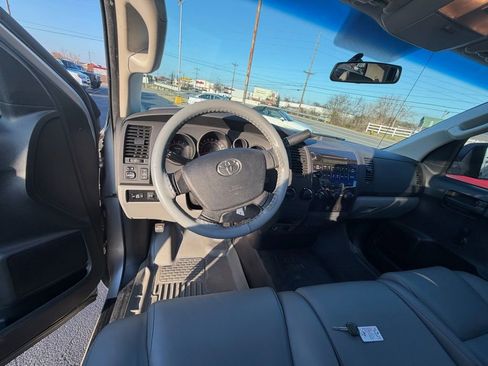 Used 2010 Toyota Tundra 4x4 Regular Cab Long Bed image 12