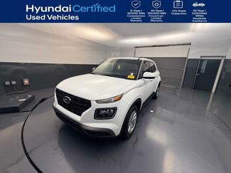 Used 2025 Hyundai Venue SE video 1