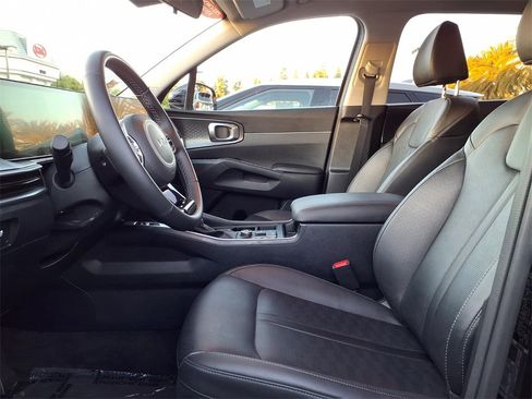 Used 2025 Kia Sorento S image 8