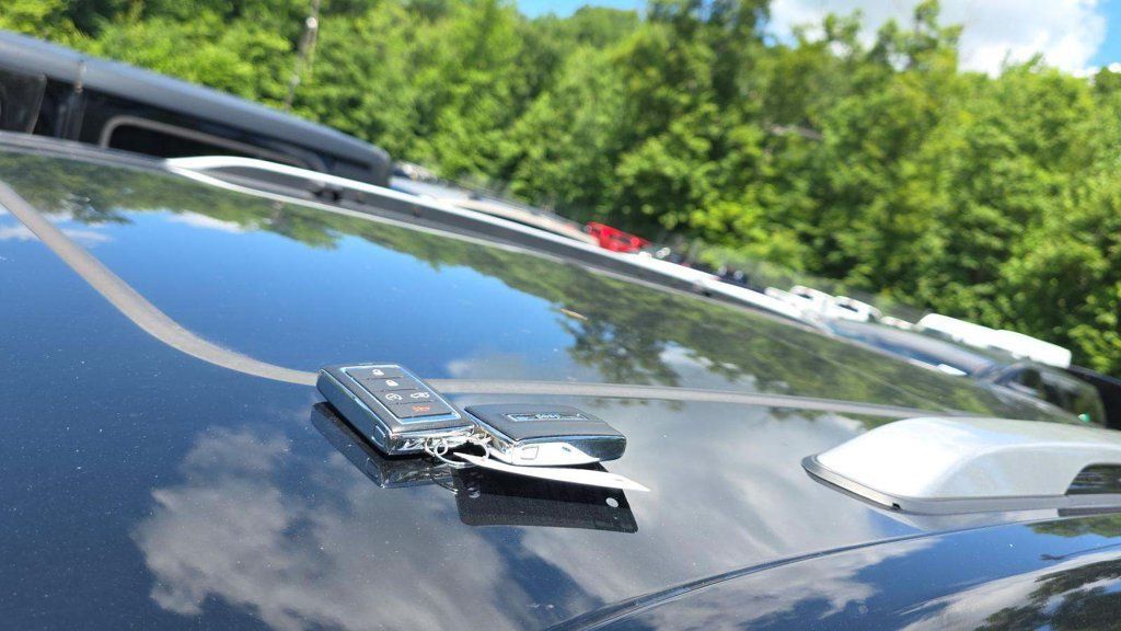 Used 2023 Jeep Grand Cherokee Summit AWD/4WD image 16