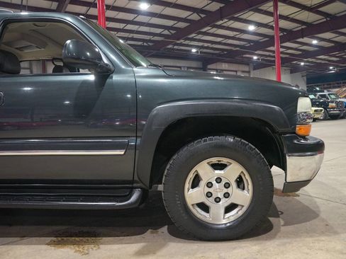 Used 2004 Chevrolet Suburban LT w/ Preferred Equipment Group image 11