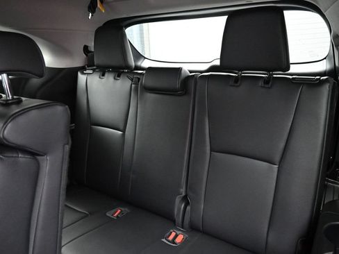 Used 2023 Toyota Highlander L AWD/4WD image 31
