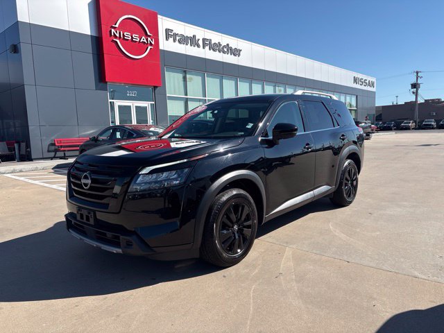 Used 2025 Nissan Pathfinder SL AWD/4WD image 1