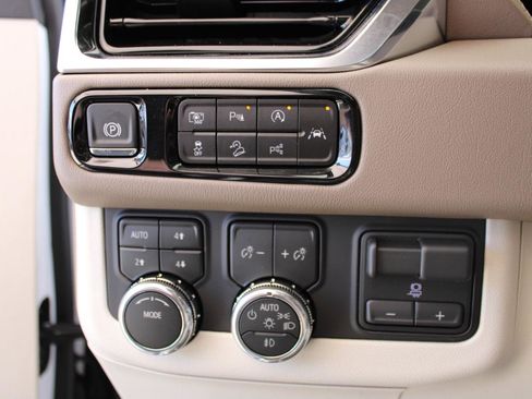 Used 2026 GMC Yukon XL Denali w/ Denali Reserve Package AWD/4WD image 26