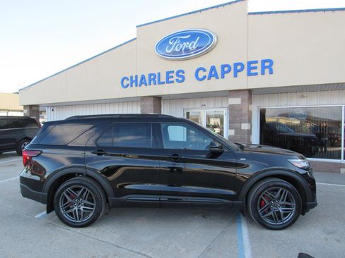 New 2026 Ford Explorer ST-Line w/ ST-Line Street Pack AWD/4WD image 4