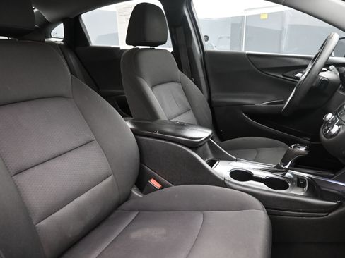 Used 2018 Chevrolet Malibu LT FWD image 26