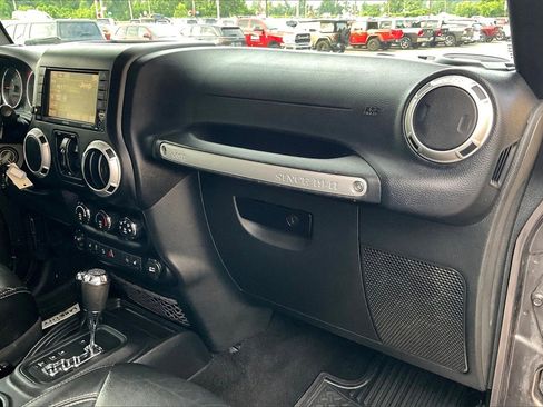 Used 2016 Jeep Wrangler Unlimited Rubicon image 16