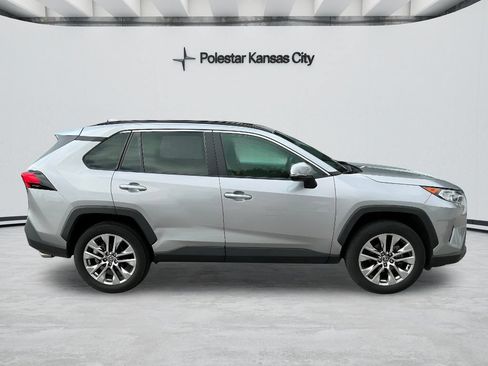 Used 2021 Toyota RAV4 XLE Premium AWD/4WD image 4