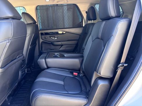 Used 2025 Honda Pilot Touring image 16
