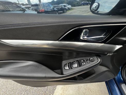 Used 2017 Nissan Maxima SR FWD image 17