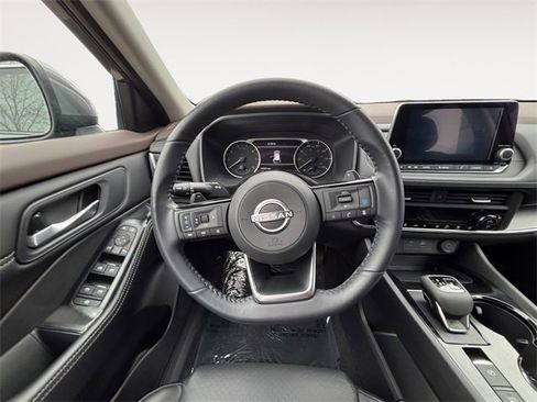 Used 2023 Nissan Rogue SV w/ SV Premium B Package image 12