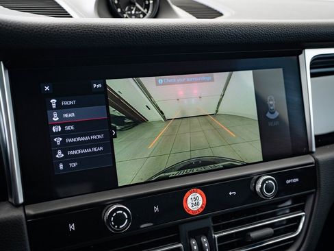 Certified 2024 Porsche Macan image 31