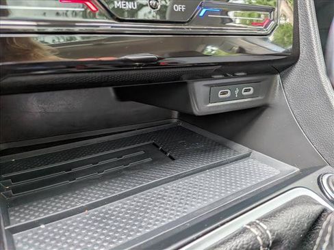 Certified 2025 Volkswagen Jetta SE w/ Sunroof Package FWD image 37