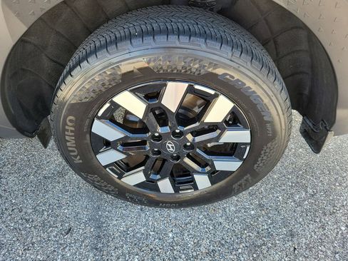 Used 2025 Hyundai Santa Cruz SEL FWD image 9