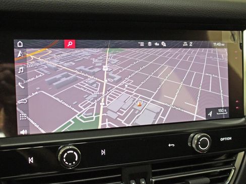 Certified 2025 Porsche Macan image 26