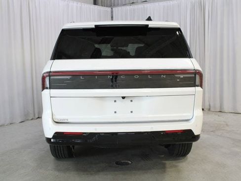 New 2026 Lincoln Navigator Reserve AWD/4WD image 24