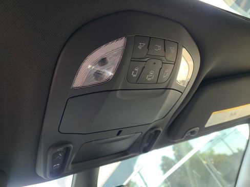 New 2023 Chrysler Pacifica Limited w/ Uconnect Theater Family Group image 33