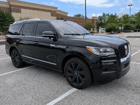 Used 2024 Lincoln Navigator Reserve AWD/4WD image 2